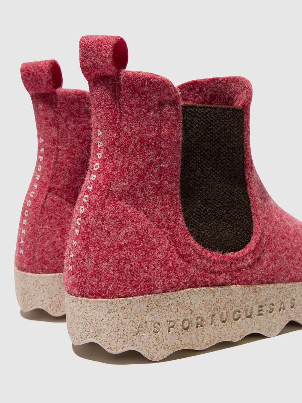 Chelsea Ankle Boots CAIA RED